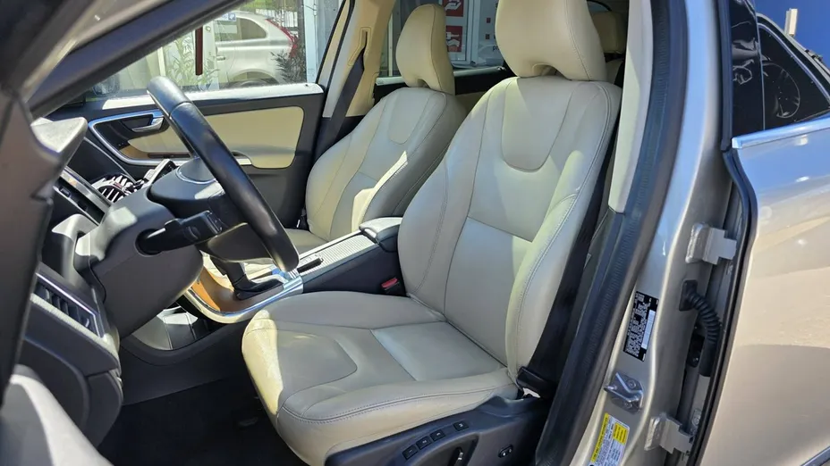 VOLVO XC60 -