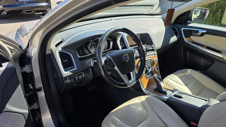 VOLVO XC60 -