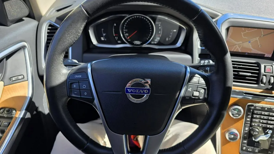 VOLVO XC60 -