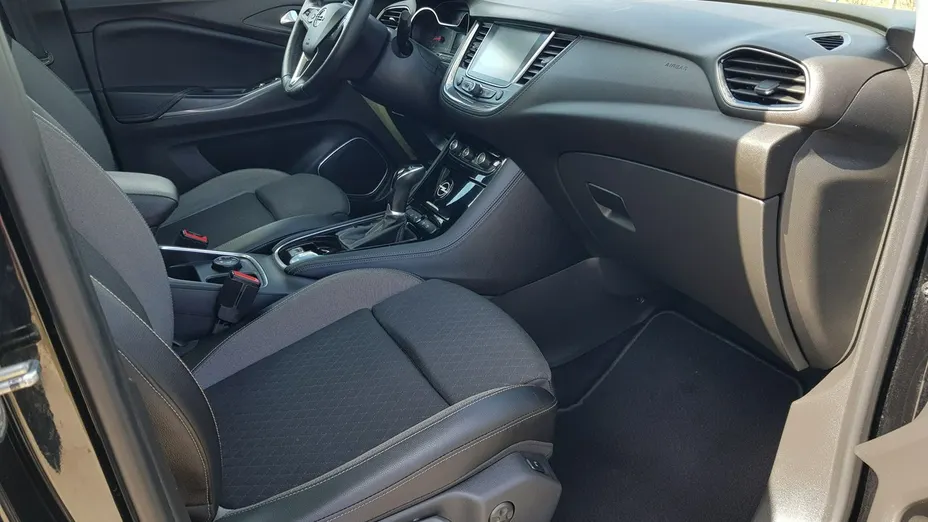 OPEL Grandland X -