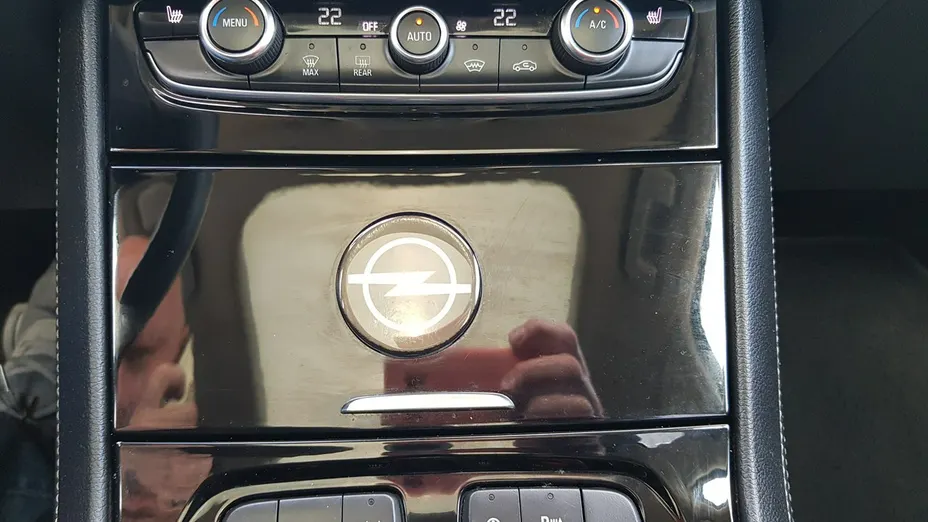 OPEL Grandland X -