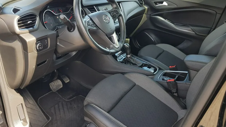 OPEL Grandland X -