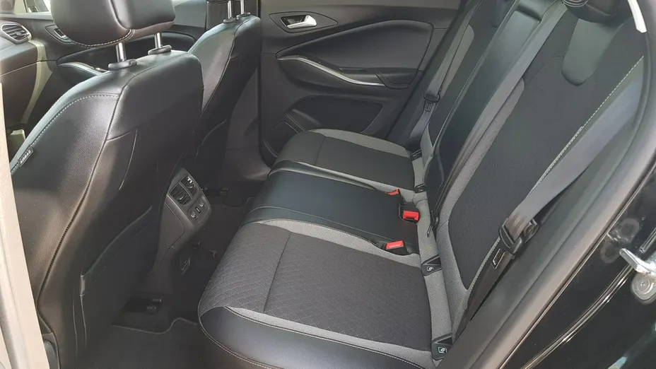 OPEL Grandland X -