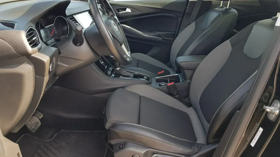 OPEL Grandland X -