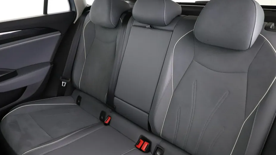 VOLKSWAGEN Passat -