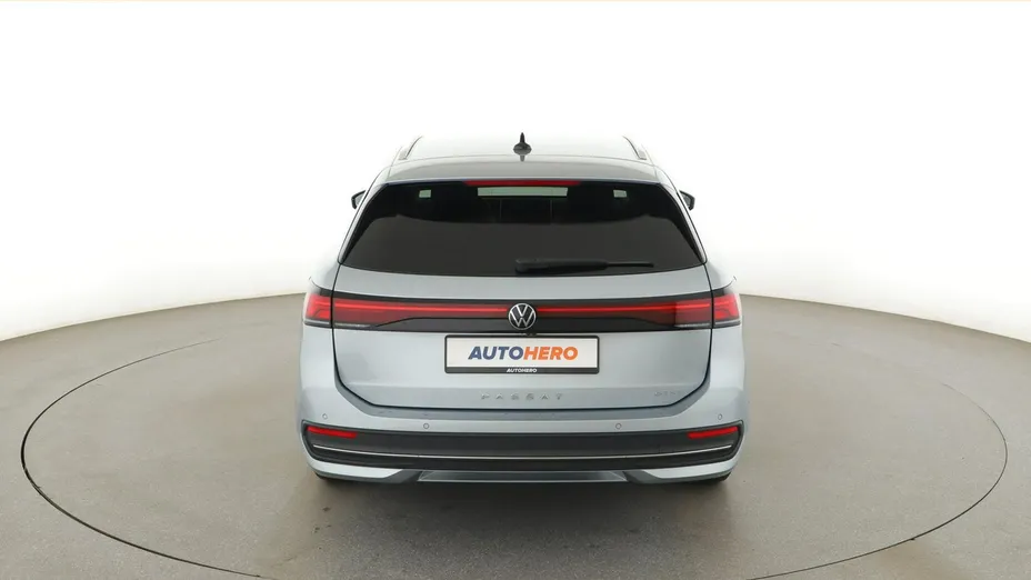 VOLKSWAGEN Passat -