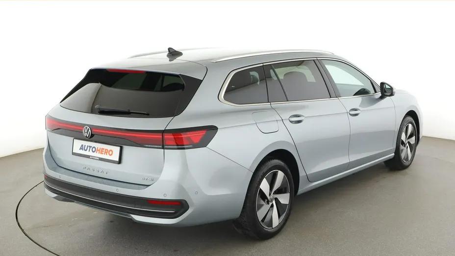 VOLKSWAGEN Passat -