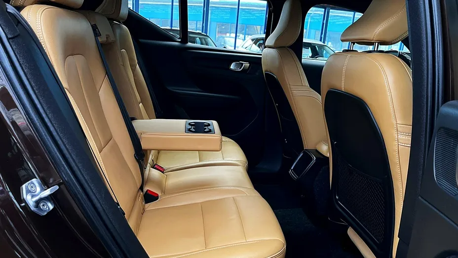 VOLVO XC40 -