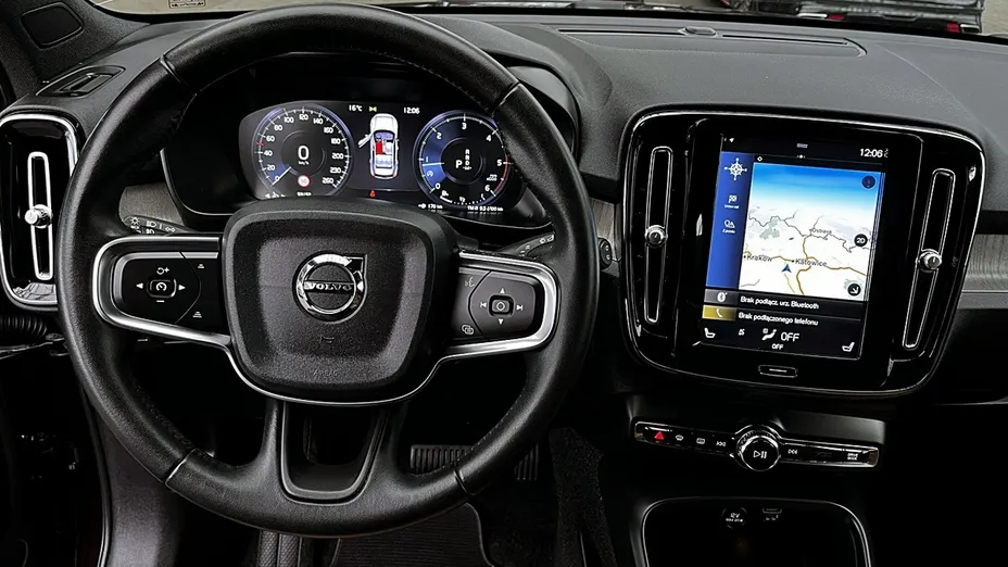 VOLVO XC40 -