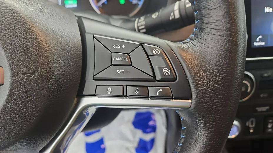 NISSAN Leaf -