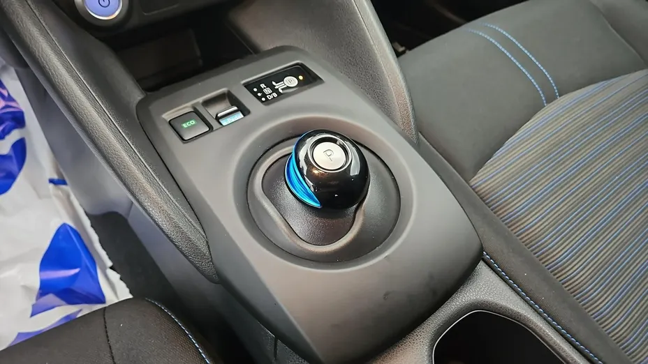 NISSAN Leaf -