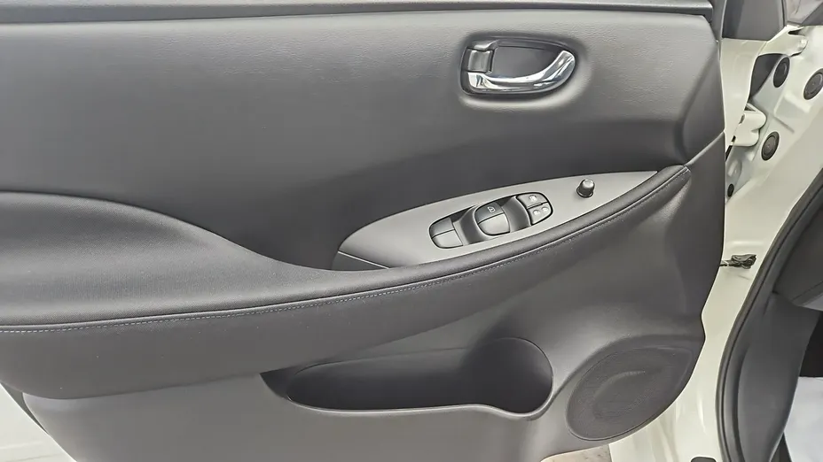 NISSAN Leaf -