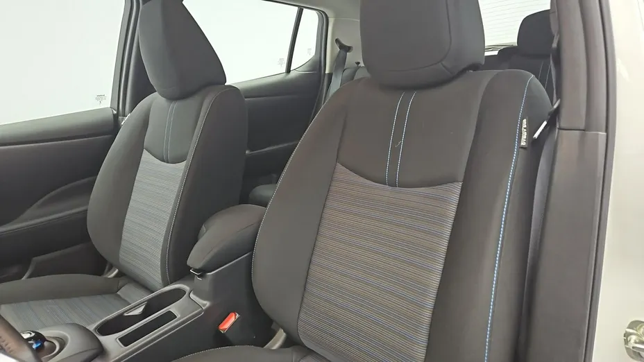 NISSAN Leaf -