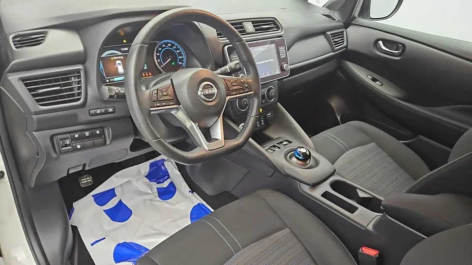 NISSAN Leaf -