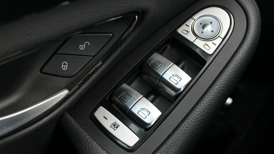 MERCEDES-BENZ C Klasa -