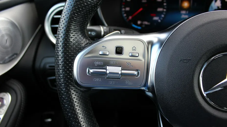 MERCEDES-BENZ GLC -