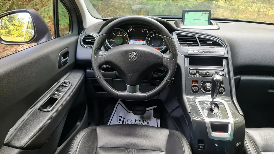 PEUGEOT 5008 -