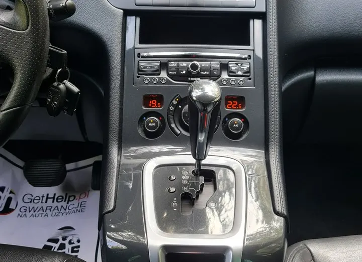 PEUGEOT 5008 -