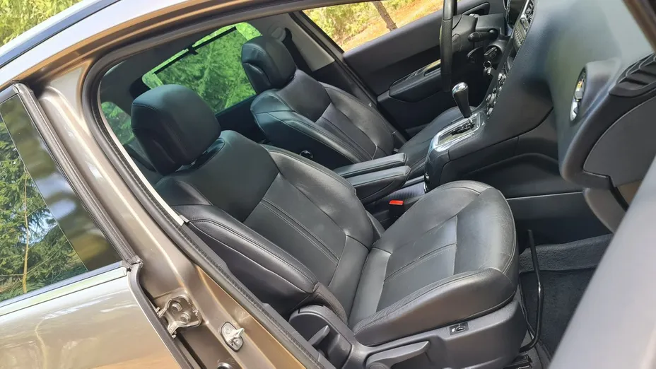 PEUGEOT 5008 -