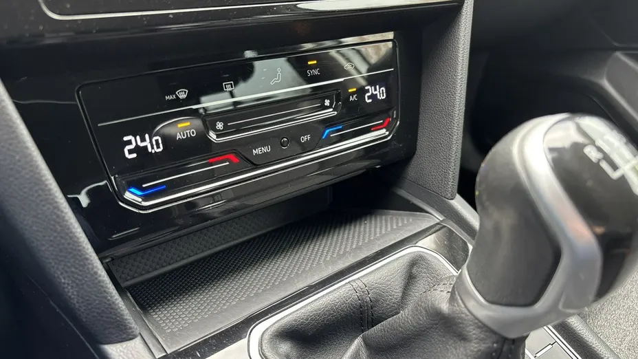 VOLKSWAGEN Passat -