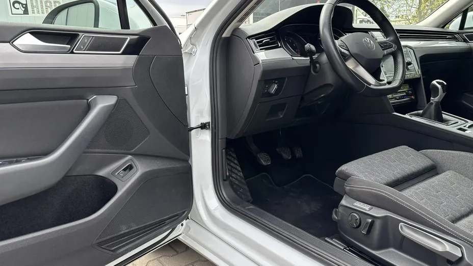 VOLKSWAGEN Passat -