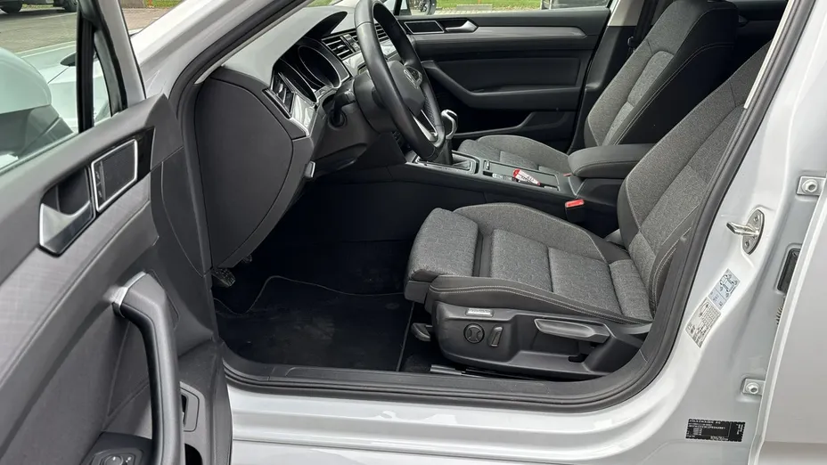VOLKSWAGEN Passat -