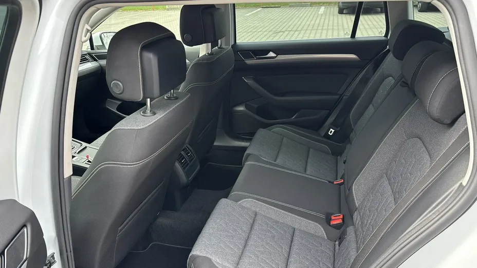 VOLKSWAGEN Passat -