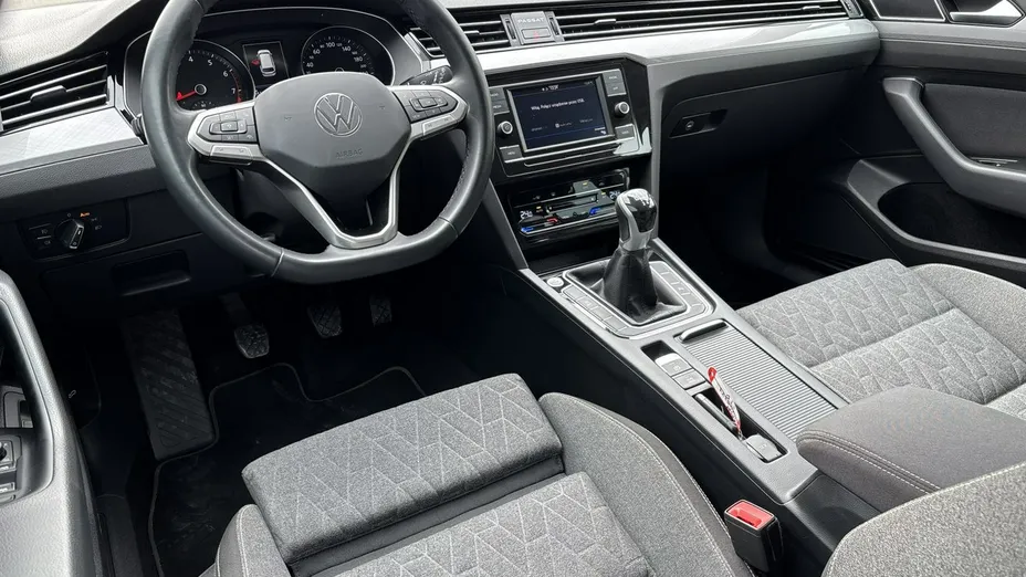 VOLKSWAGEN Passat -