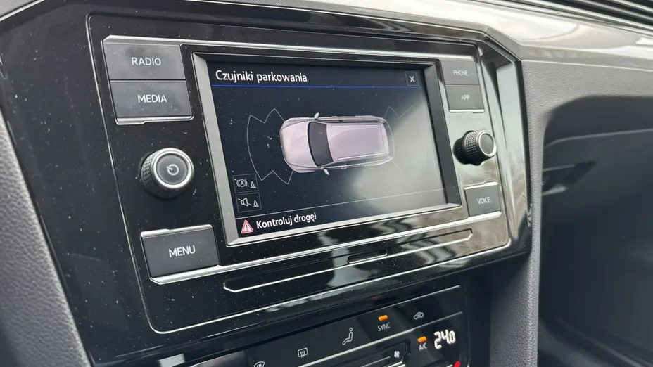 VOLKSWAGEN Passat -