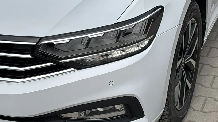 VOLKSWAGEN Passat -