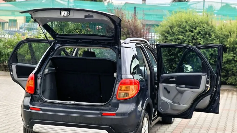 SUZUKI SX4 -