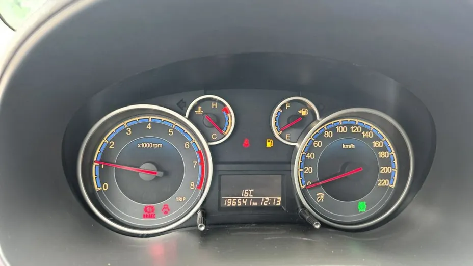 SUZUKI SX4 -