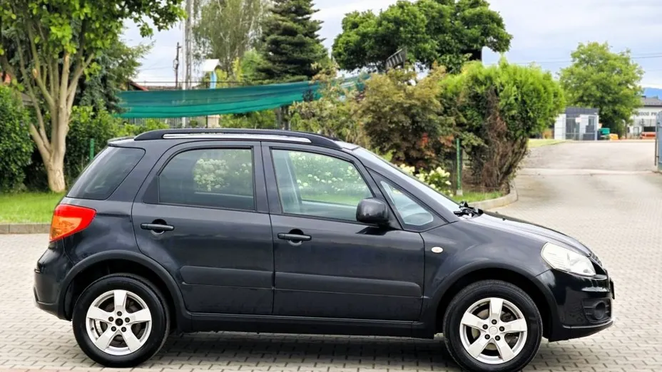SUZUKI SX4 -