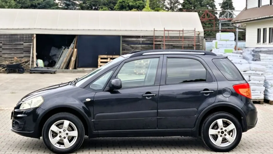 SUZUKI SX4 -