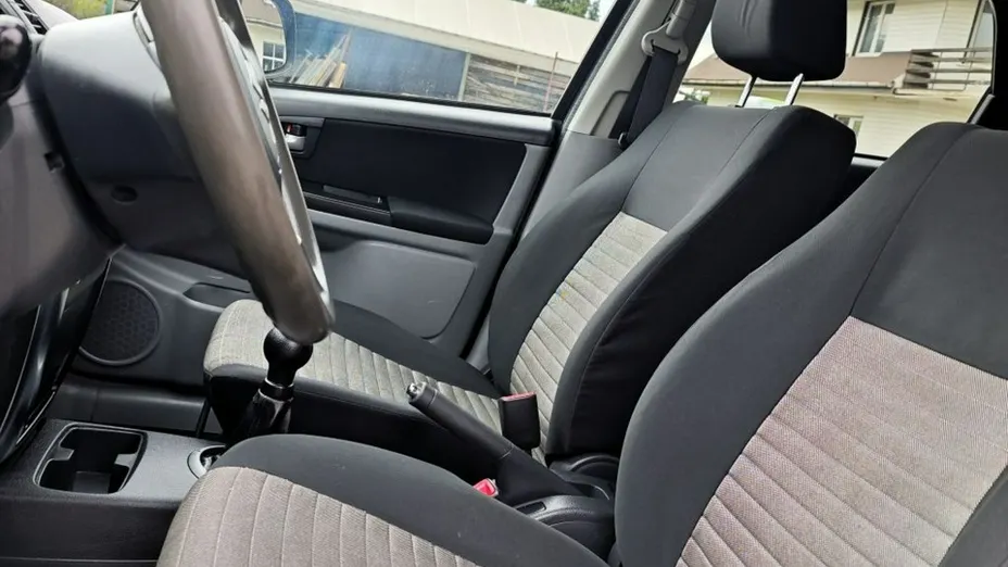 SUZUKI SX4 -