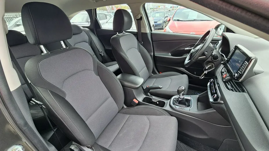 HYUNDAI i30 -