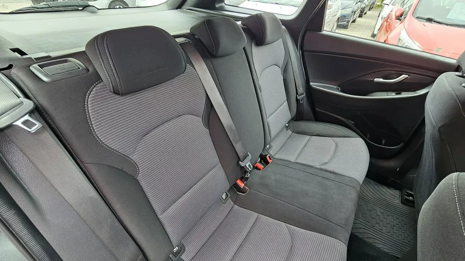 HYUNDAI i30 -