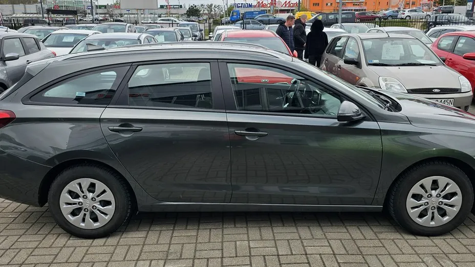 HYUNDAI i30 -