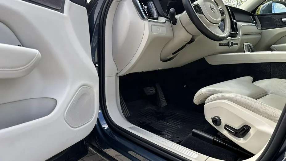 VOLVO XC60 -