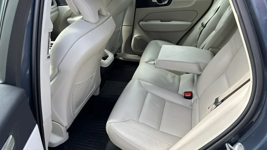 VOLVO XC60 -