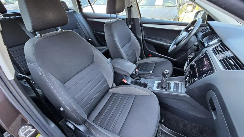 SKODA Octavia -