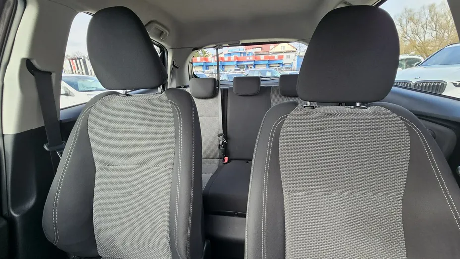 TOYOTA Yaris -