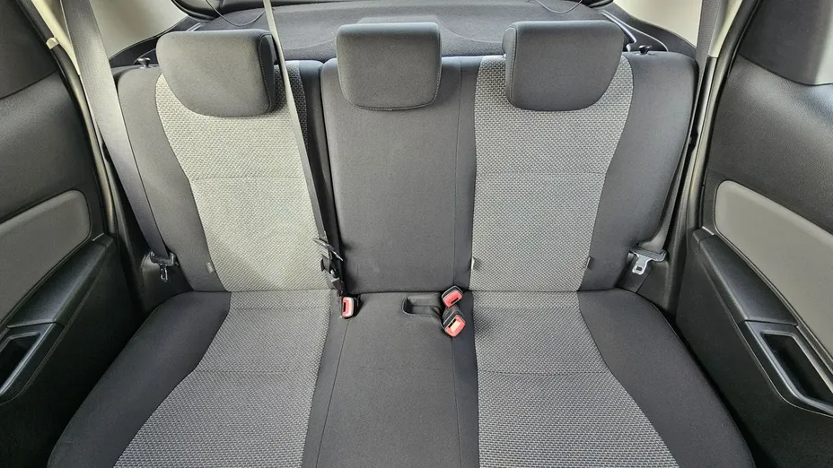 TOYOTA Yaris -