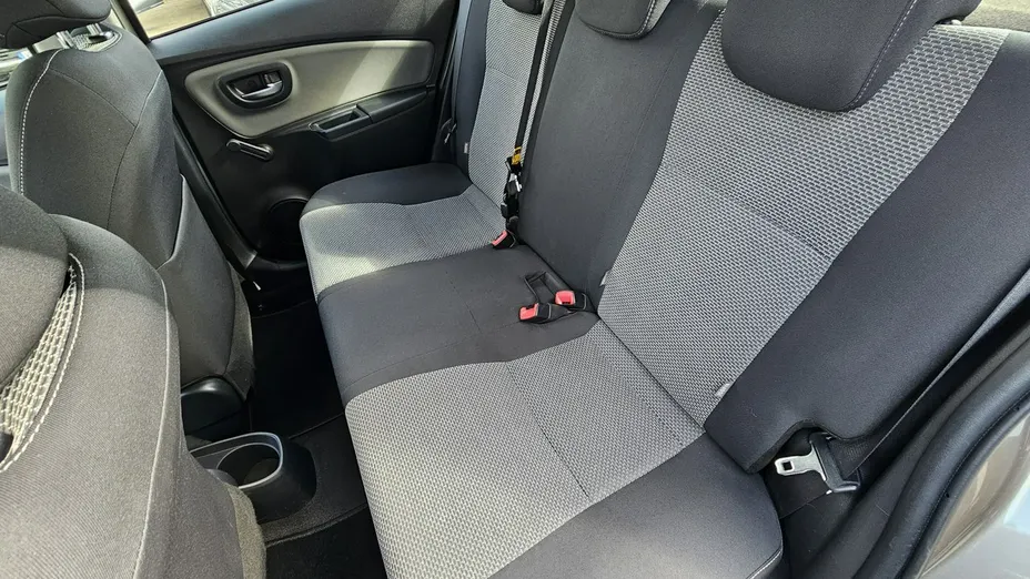 TOYOTA Yaris -