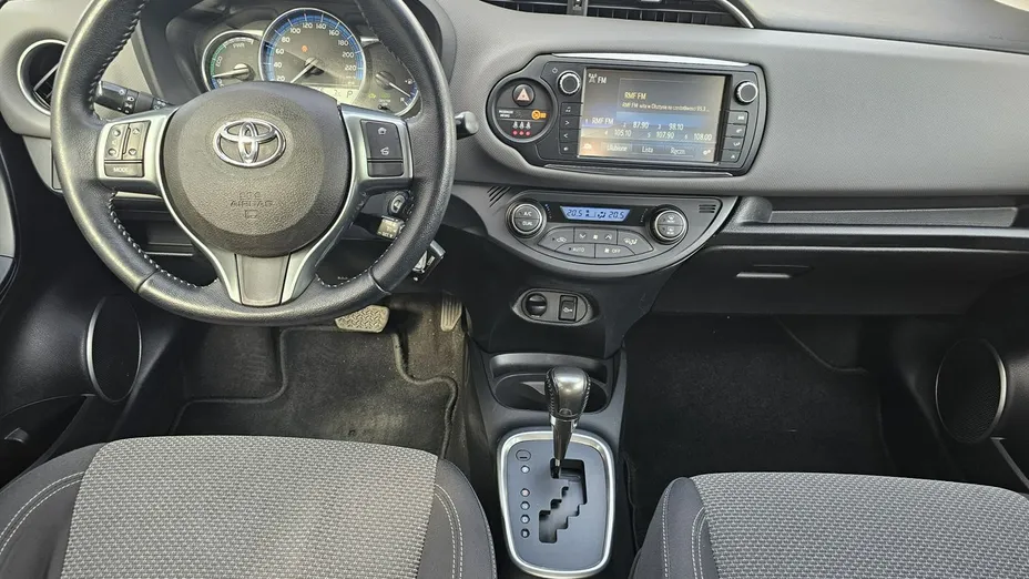 TOYOTA Yaris -