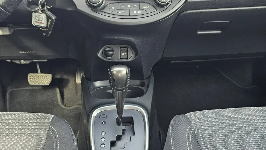 TOYOTA Yaris -