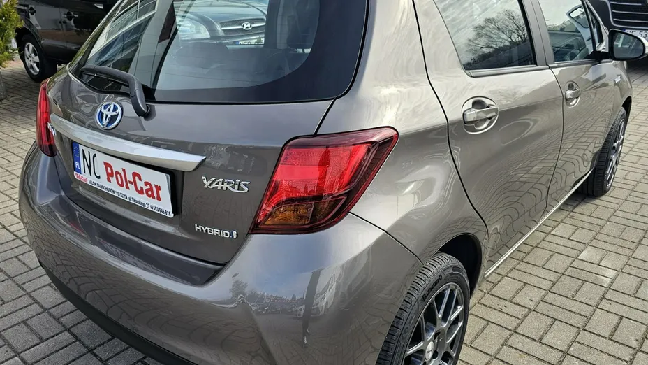 TOYOTA Yaris -