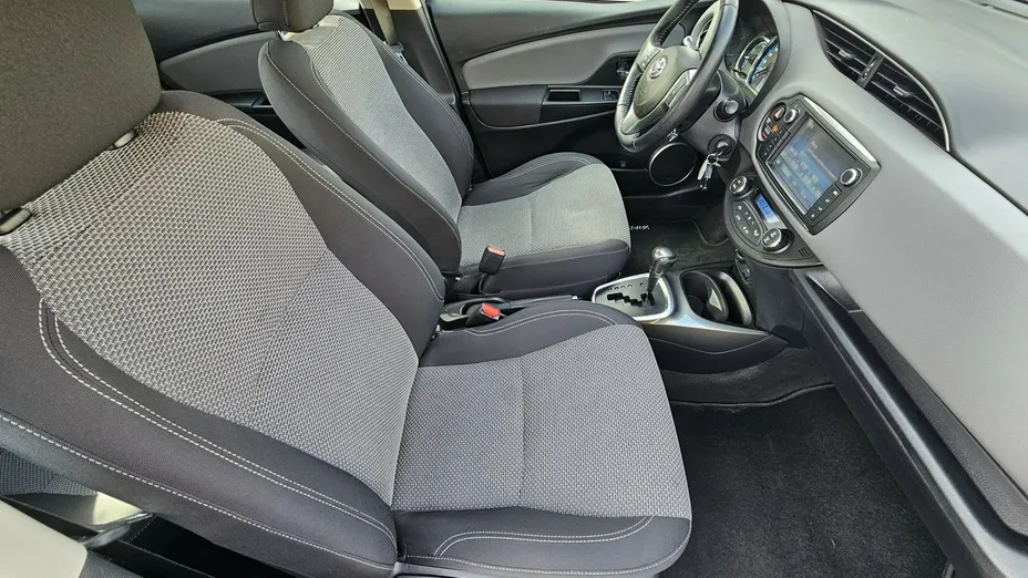 TOYOTA Yaris -