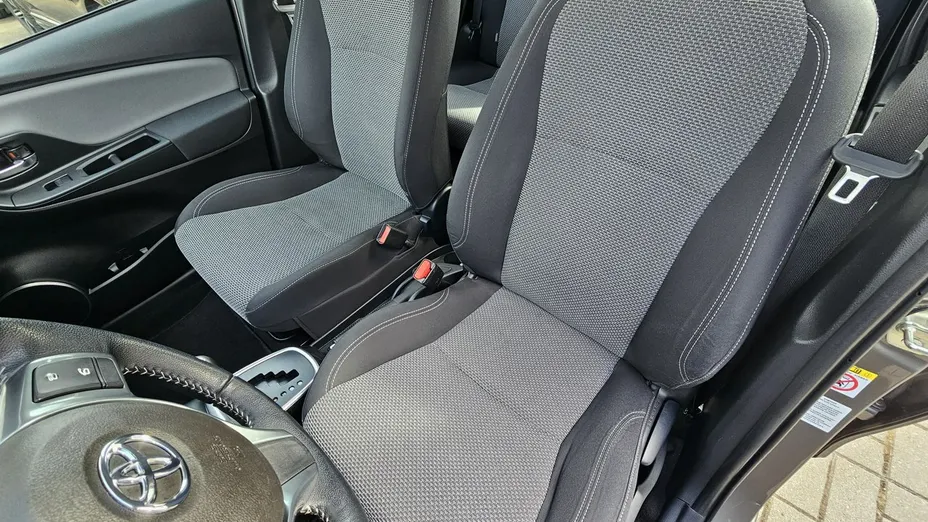 TOYOTA Yaris -
