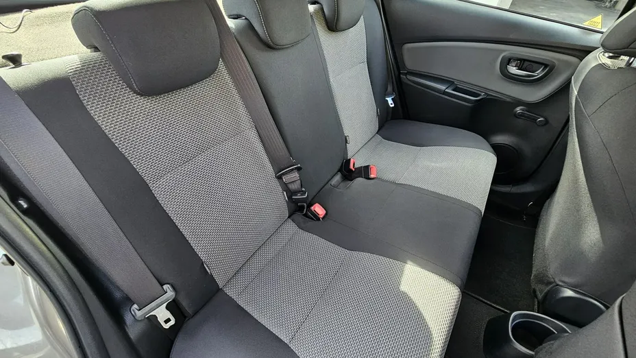 TOYOTA Yaris -